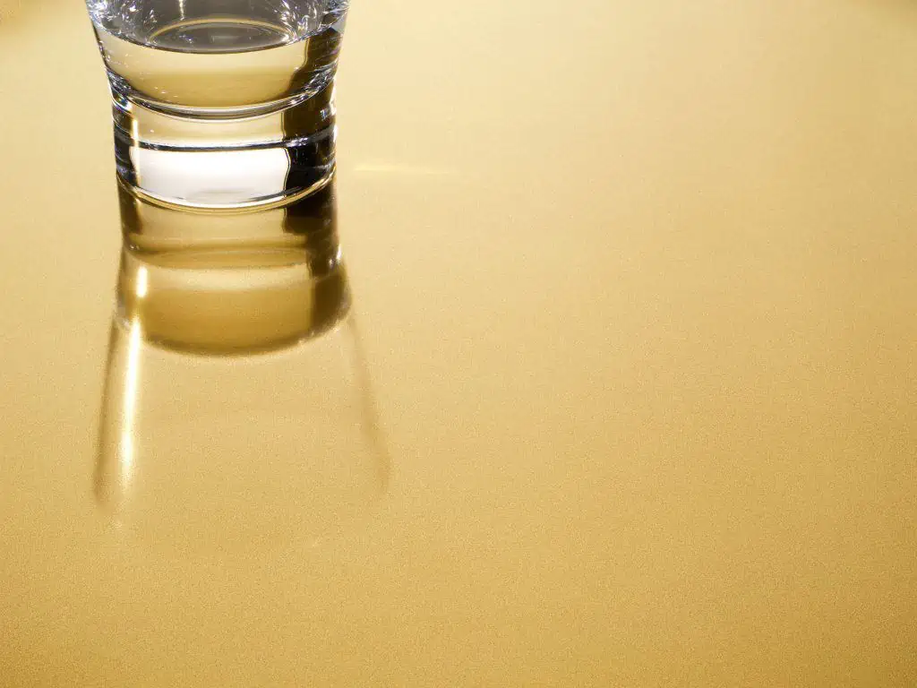 Gold metal coating on a glass edge detail by VeroMetal