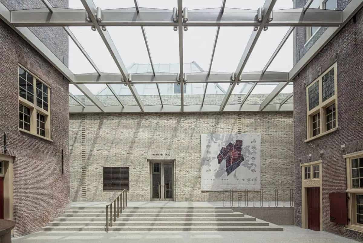 Museum De Lakenhal railings finished in VeroMetal Brass