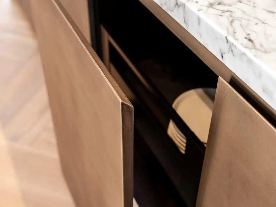 VeroMetal Bronze kitchen by Martin Van Essen Keukens in Leusden